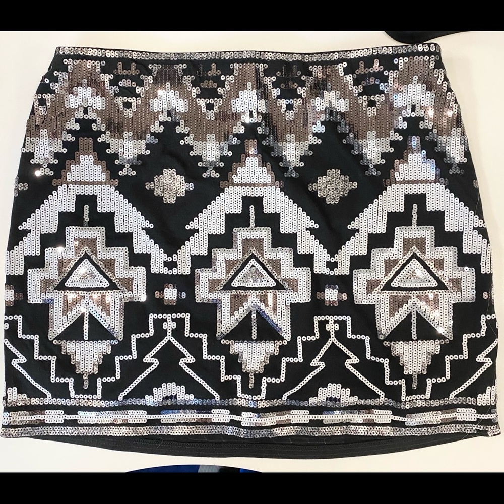 Express sequin skirt